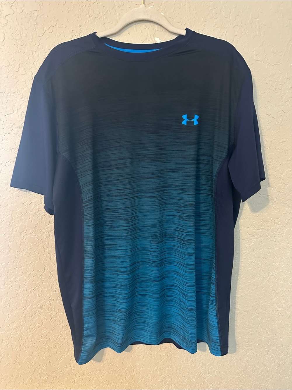 Under Armour Men’s Blue Gradient Athletic Short Sleeve Shirt o